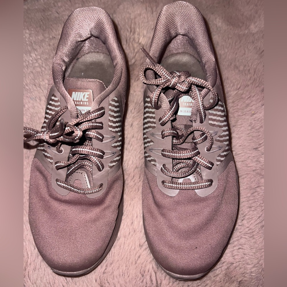 Nike Tennis Shoes